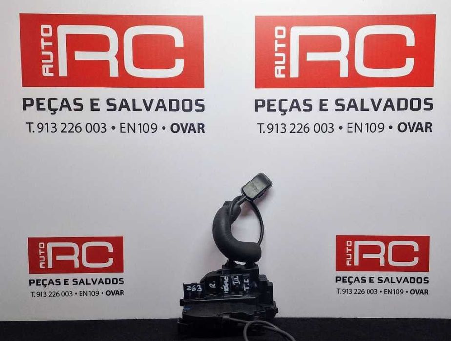 Fechadura / Fecho Porta Trás Esquerdo 825030002R - RENAULT MEGANE III Hatchback