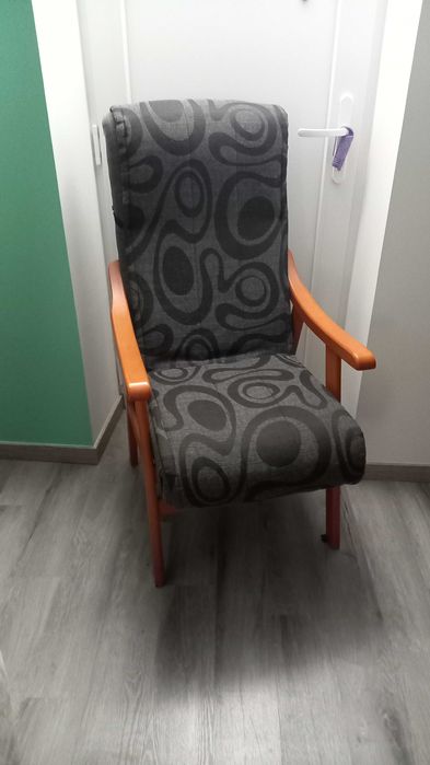 Cadeirão sala em madeira