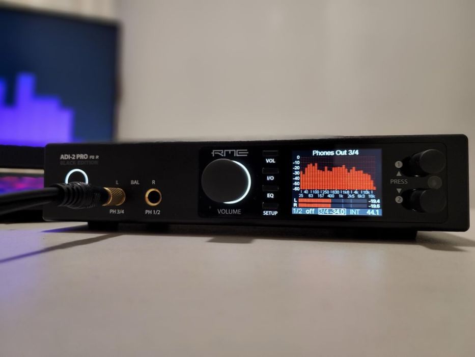 Rme ADI-2 Pro Fs R Black Edition