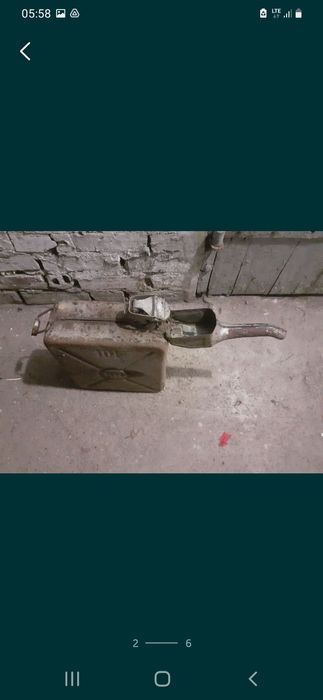 Kanistry z czasów PRL.