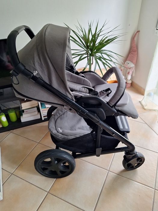 Carrinho Joie Chrome com Alcofa, ambos como novos