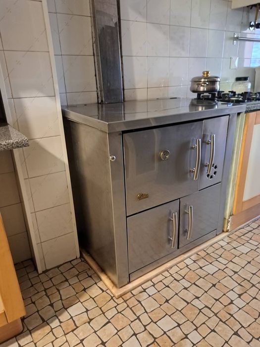 Vende-se  Fogão a lenha Marca  Oliveirinha em São Marcos