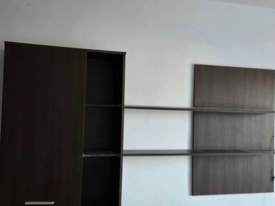 Witrynka wenge z oświetleniem