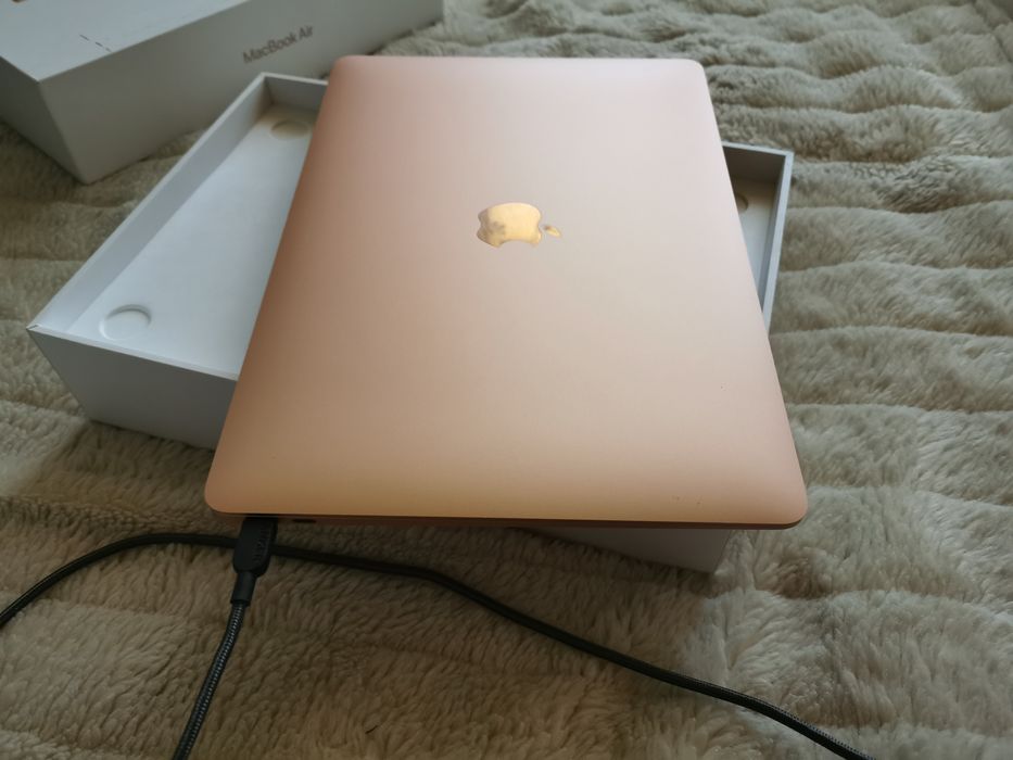 Laptop macbook air Gold tylko 68 cykli jak nowy
