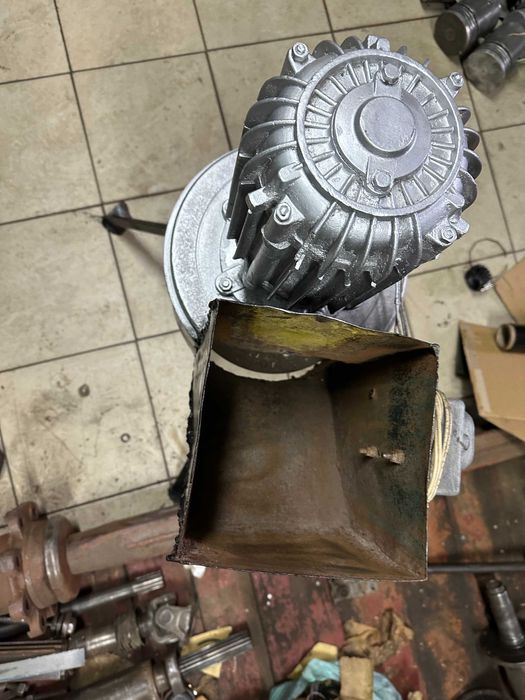 КОРМОРЕЗКА  220\380 Вт. Электродвигатель 2.2\940 Об