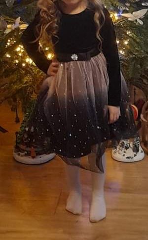Przesliczna sukienka welurowo tiulowa rozm 116