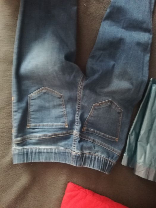 Dzinsowe spodnie leginsy Hm 134 granat