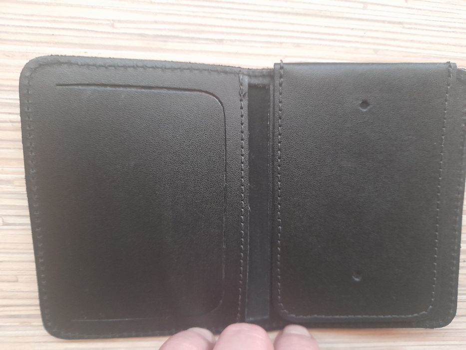 Etui policyjne brytyjskie na dokumenty.
