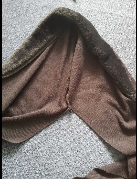 шаль, шапку, накидку на голову