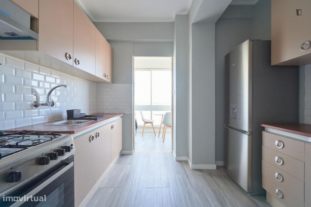 Quarto - localizado em Olaias Lisbon
