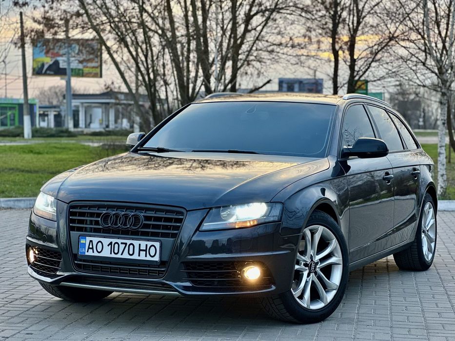 AUDI A4 b8 2.0 дизель  2011 р.
