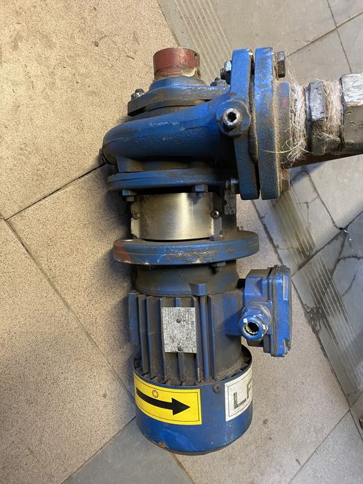 Pompa wodna z silnikiem i zaworem kulowym