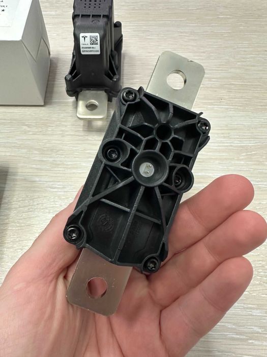 Піропатрон. Пиропатрон Tesla model 3 model Y 2017-2024