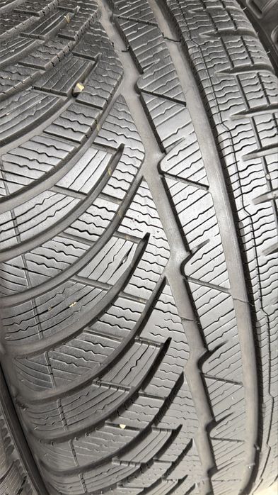 Шини зимові R17 235 45 Michelin PA4 Склад Осокорки RLX