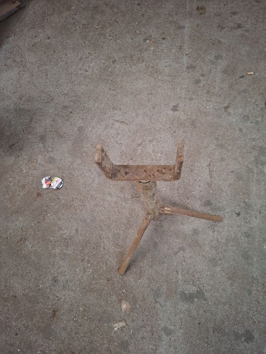 Pé de cavalete em ferro