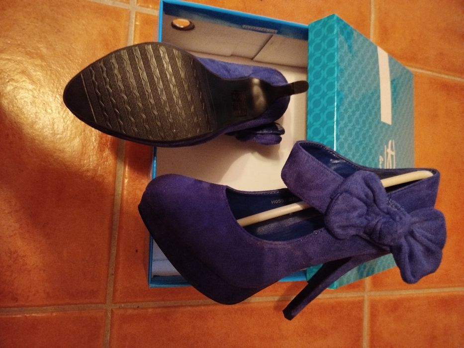 Sapatos salto salto