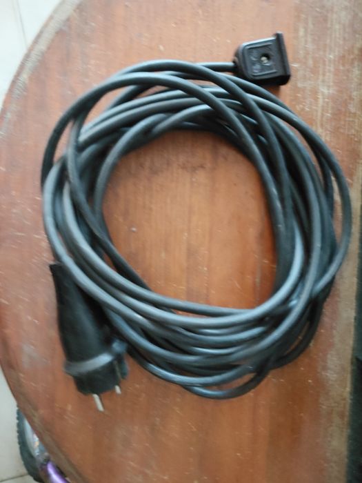 Extensão antiga em bom estado. A funcionar bem 5€