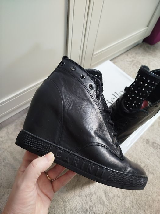 Sneakersy na koturnie Carinii 40 czarne