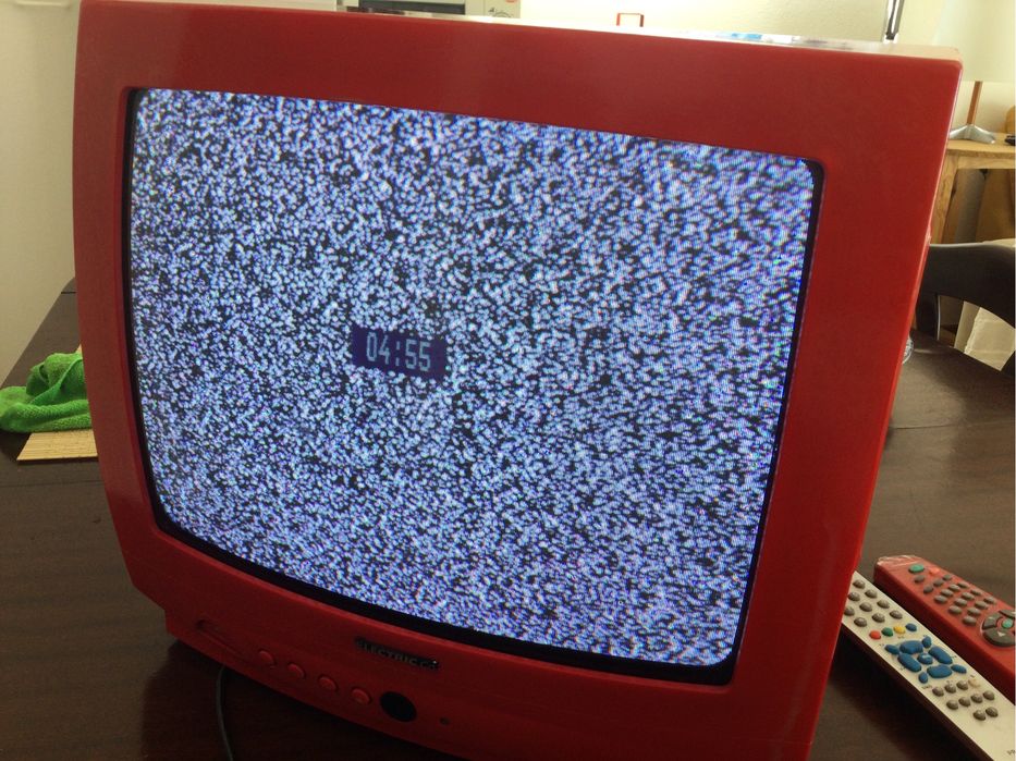 Televisão Electric Co vermelha
