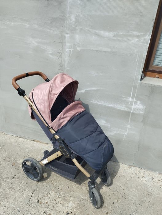 Літня коляска для дівчинки
