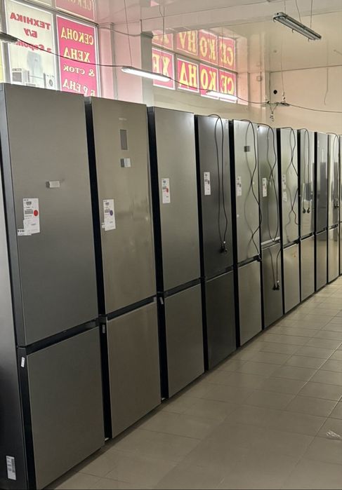 Холодильник з морозильною камерою Samsung RB38C600DSA