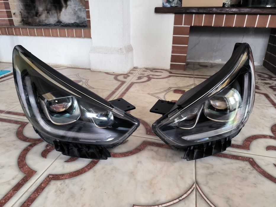 Права та ліва фари на Kia Niro в наявності