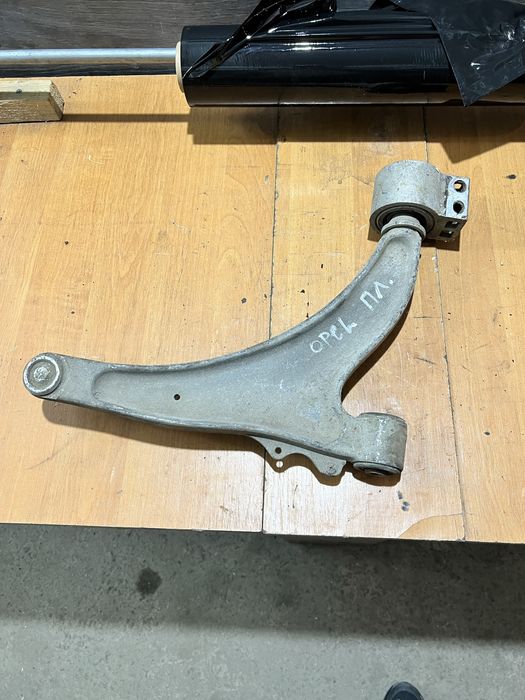 Рычаг передний левый опель инсигния 2008-2013 13318884 13273604