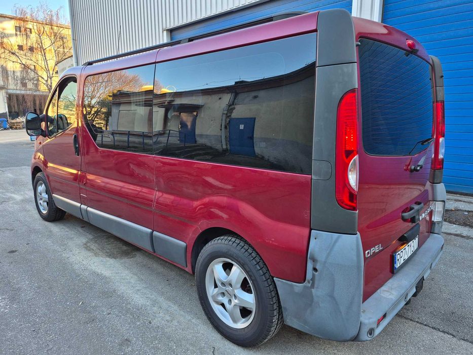 Opel Vivaro 2,5 cdti rok 2009