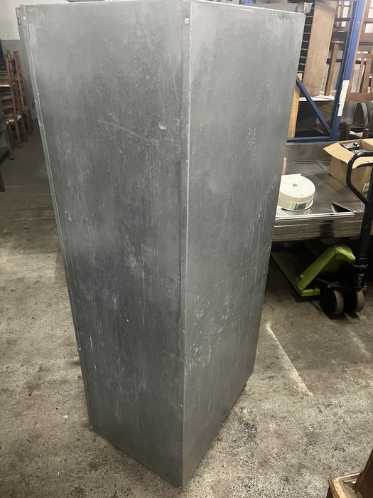 Carrinho para tabuleiros de padaria em ferro forrado a chapa