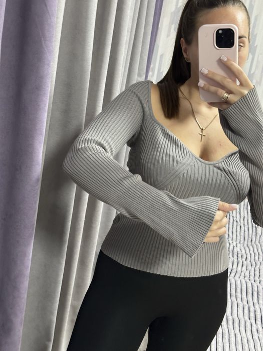 Кофта з вирізом H&M розмір М