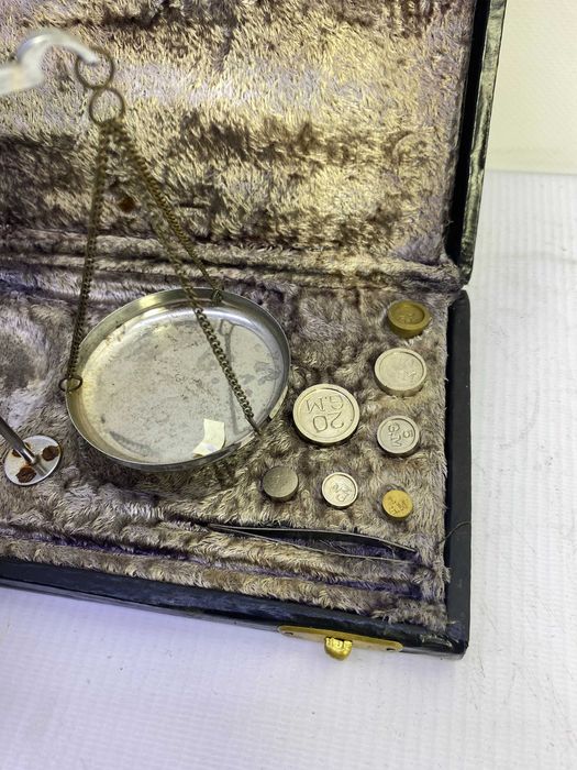 Stara waga jubilerska