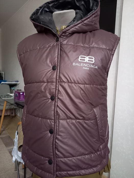 Жилетка женская,НОВАЯ.