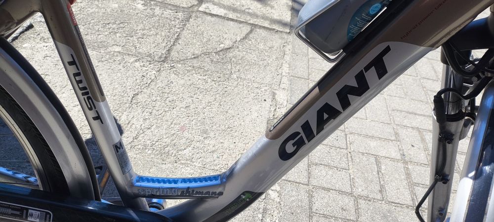 Rower elektryczny GIANT Twist  koła 28" dwie baterie.