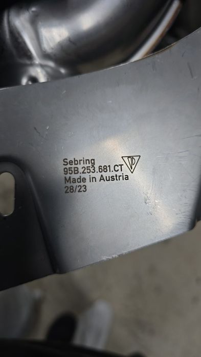 Porsche macan ліва насадка 95b253681ct