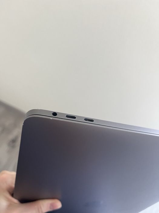 Apple MacBook Pro 2019   model  A1990