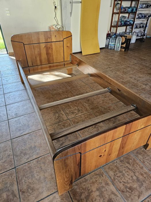 Cama de solteiro, usada, madeira