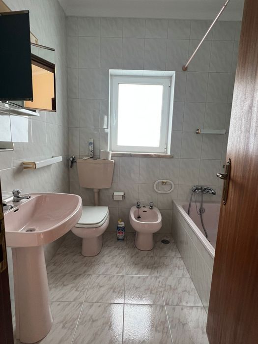 Sanitários, torneiras, toalheiros