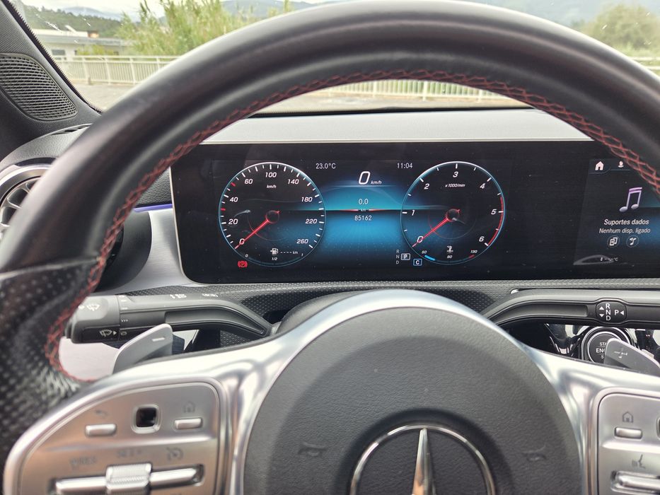 Mercedes-Benz A 180d Limousine AMG Teto Panorâmico