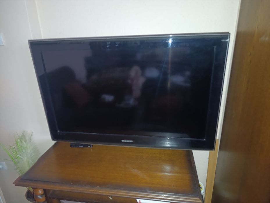 Telewizor Samsung 40 cali plus wieszak