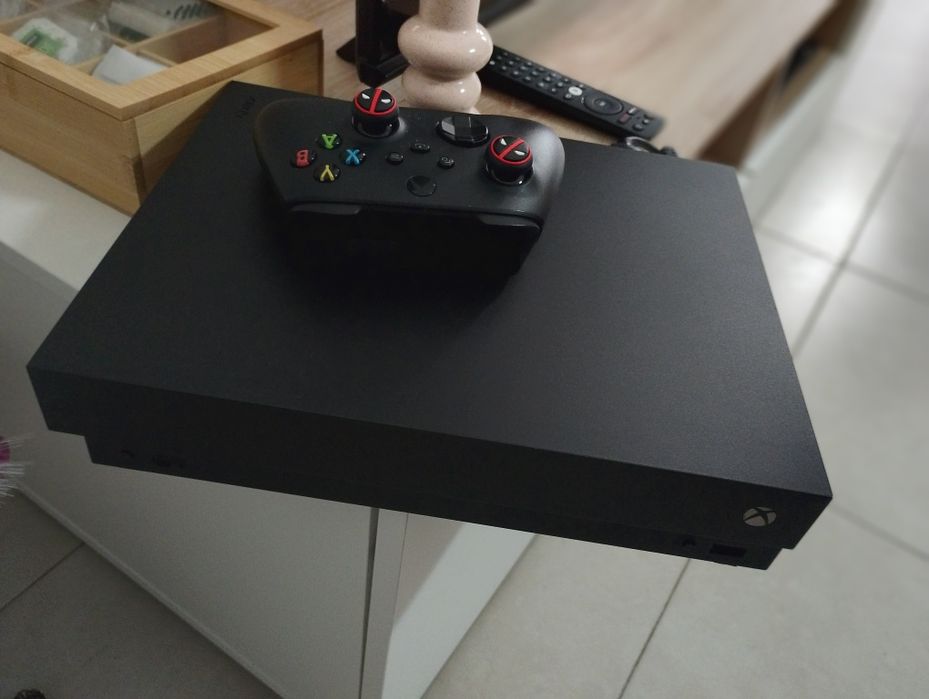 Xbox one x - em otimo estado