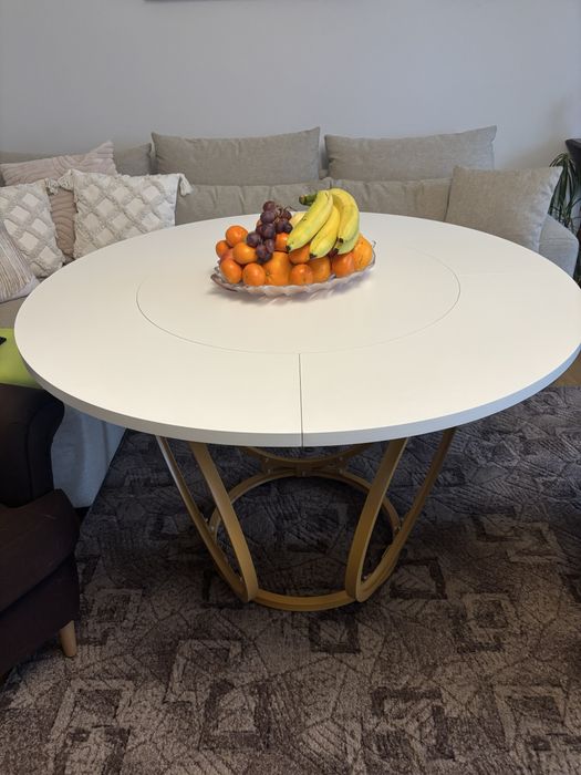 Stół do jadalni na 4-6 osob