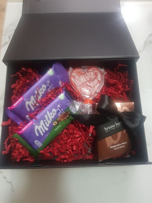 Pudełko z prezentem -perfumy