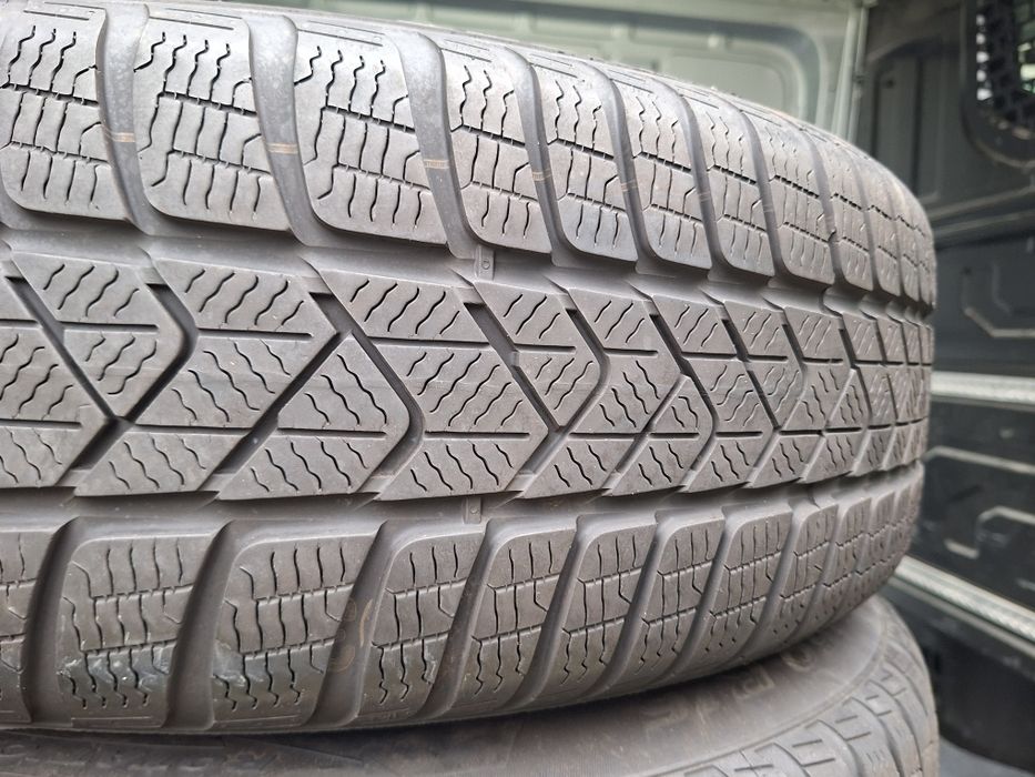 Зимовий PIRELLI 205 60 16