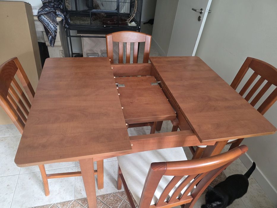 Mesa Extensível em Cerejeira + 4 Cadeiras + Capas (C/ Entrega)