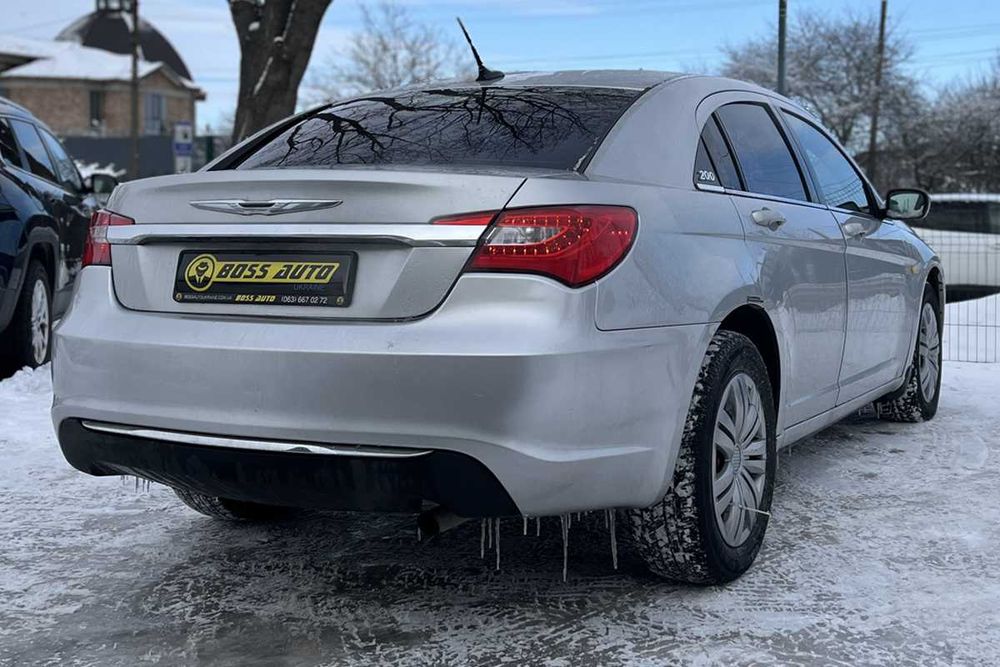 Chrysler 200  2011