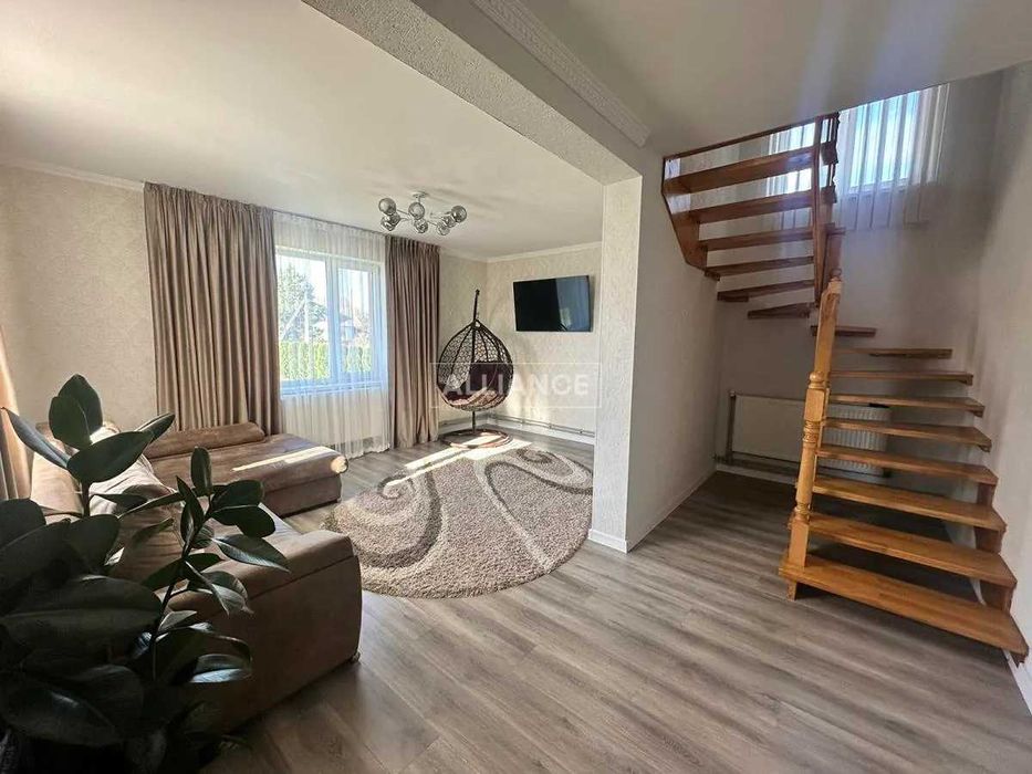 Продам шикарний будинок в 15 км від Івано-Франківська