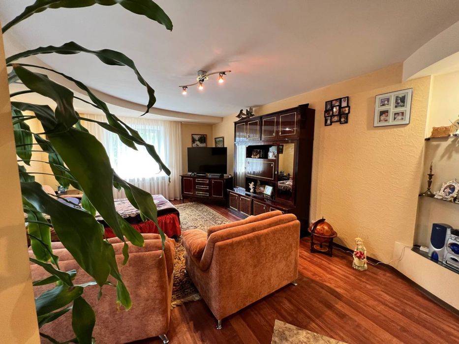 ‼️ Центр ‼️ Двоповерховий будинок!! Ремонт!! Гараж!! Підвал!!