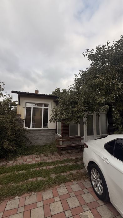 Продаж будинку метро Славутич