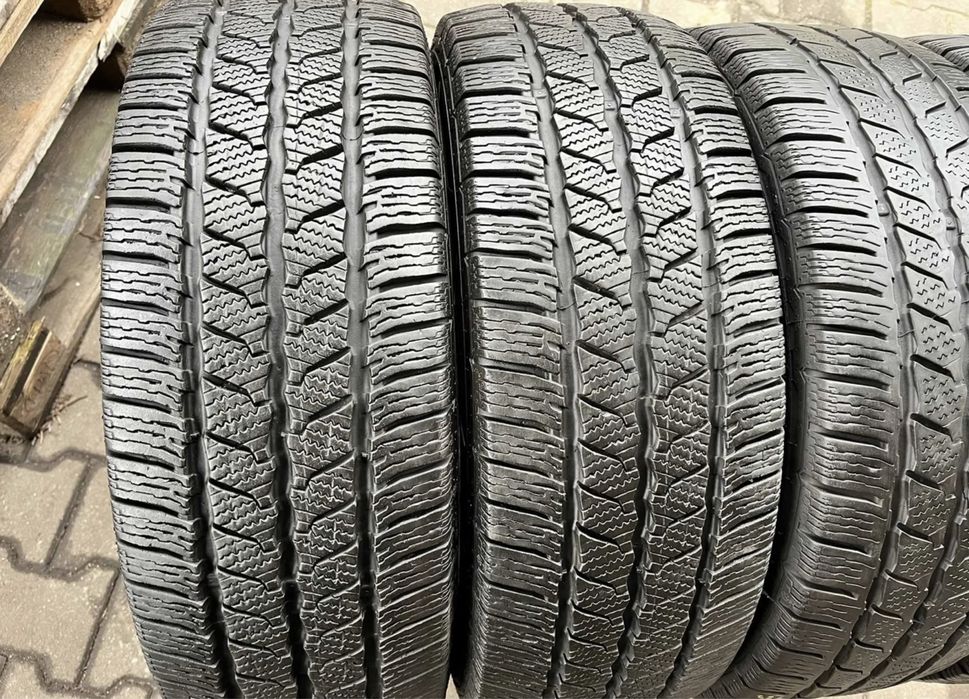 Шини 8.2 мм 2023 рік 215/65R16 Continental комплект зима