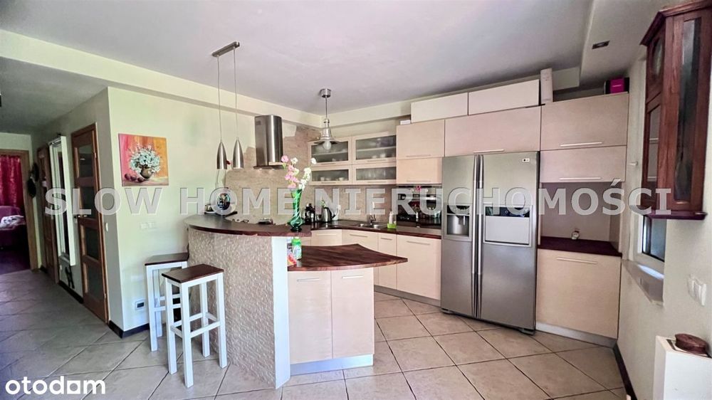 Apartament z garażem oraz biurem z ogródkiem